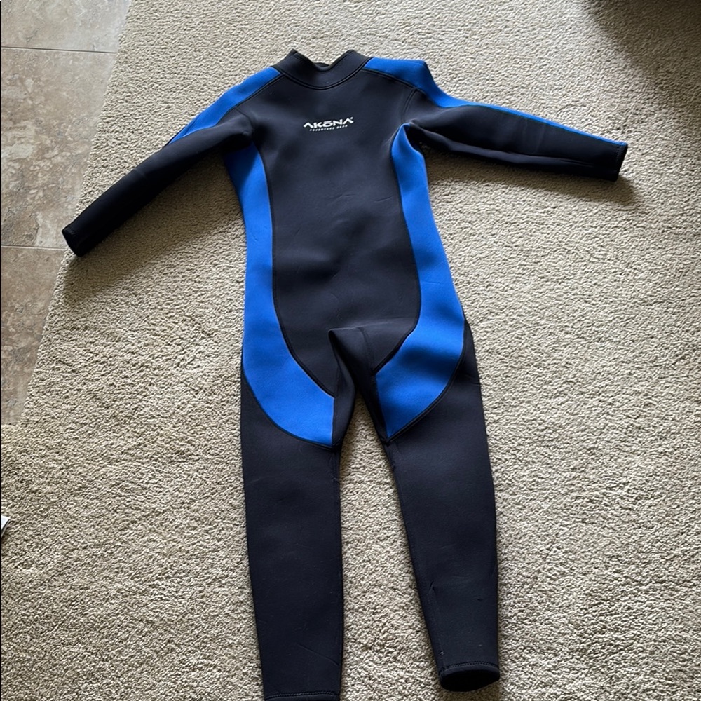 Akona Adventure Gear Black and Blue Wetsuit